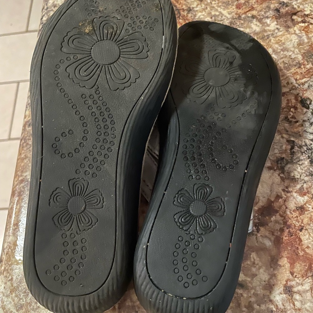 Cliffs Sandals - Picture 3 of 4